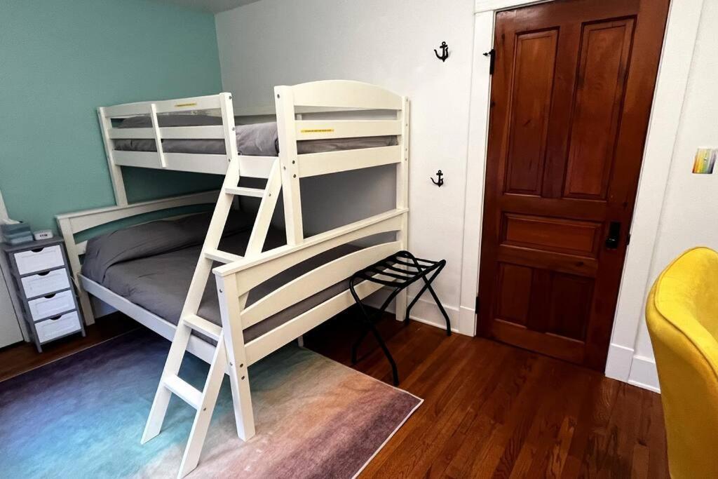 Fiesinger House - Private 3-Bd Unit In Historic Home, Downtown Sandusky Eksteriør billede